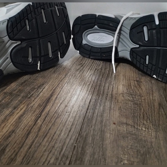 Avia Black and White Sneakers - Picture 6 of 7